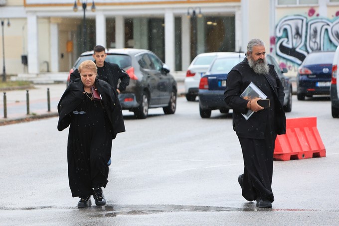 «Του πλύναμε τις πληγές, είχε εγκαύματα και μύριζε χημικά»